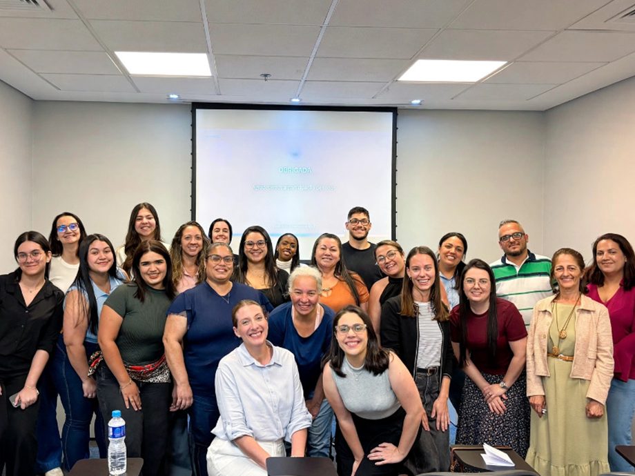 Equipe Asisto reunida em treinamento